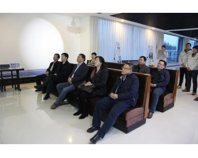 自治區(qū)科技廳田副廳長關(guān)懷漢諾威